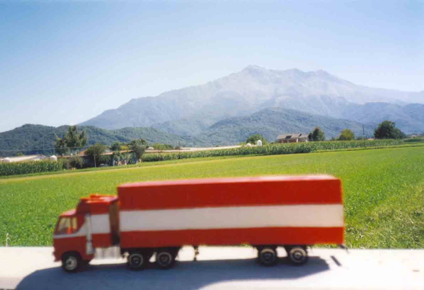 modellino del camion costruito con il legno dal mio carissimo pap